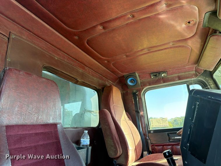image for item DT3037 1990 Freightliner FLD dump truck