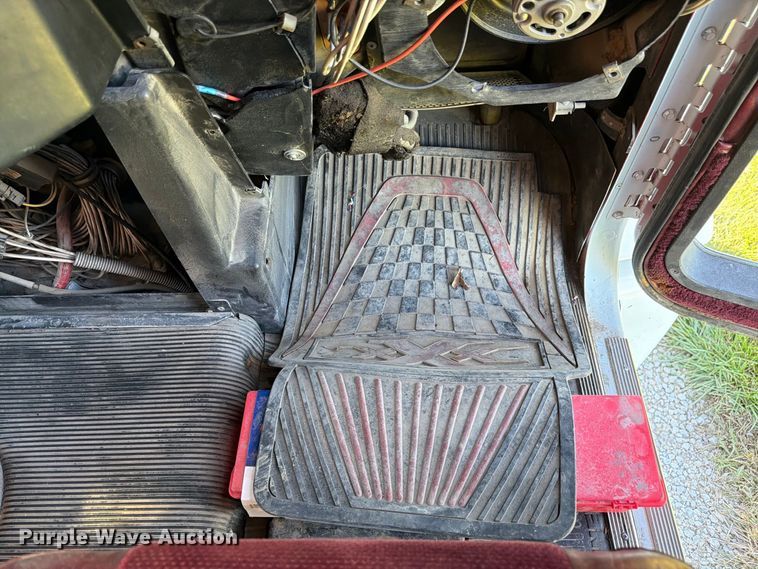 image for item DT3037 1990 Freightliner FLD dump truck