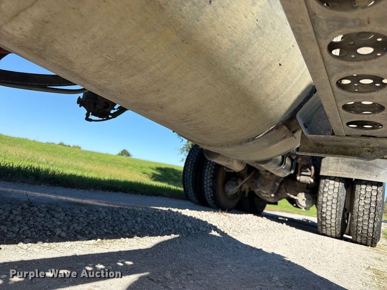 image for item DT3037 1990 Freightliner FLD dump truck