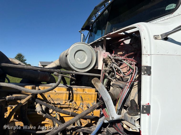 image for item DT3037 1990 Freightliner FLD dump truck
