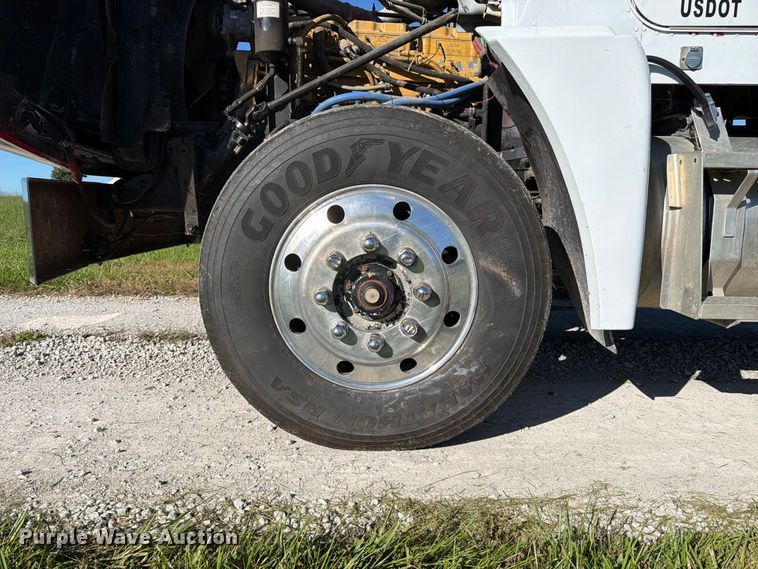 image for item DT3037 1990 Freightliner FLD dump truck
