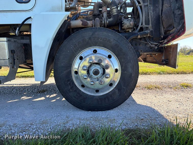 image for item DT3037 1990 Freightliner FLD dump truck
