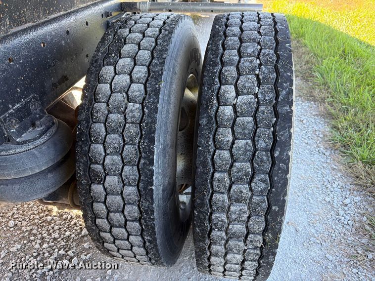 image for item DT3037 1990 Freightliner FLD dump truck
