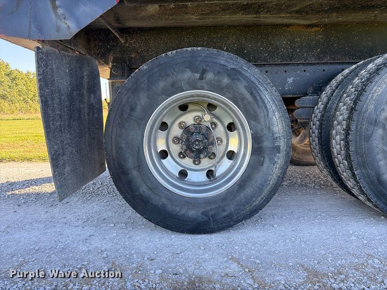 image for item DT3037 1990 Freightliner FLD dump truck