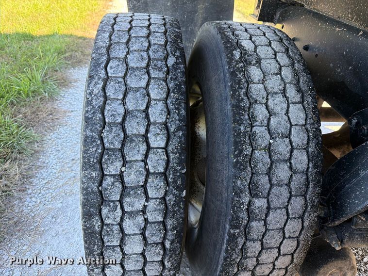 image for item DT3037 1990 Freightliner FLD dump truck