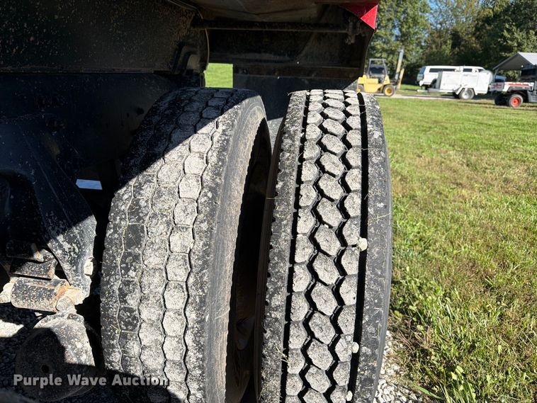image for item DT3037 1990 Freightliner FLD dump truck