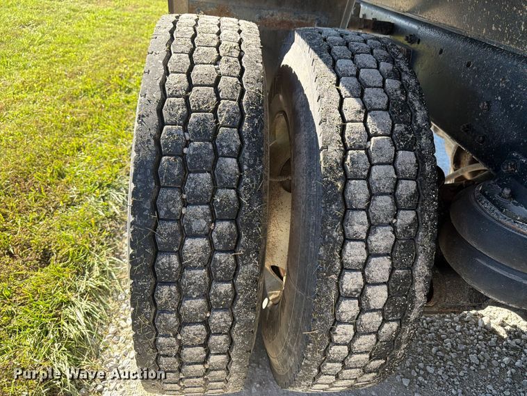 image for item DT3037 1990 Freightliner FLD dump truck