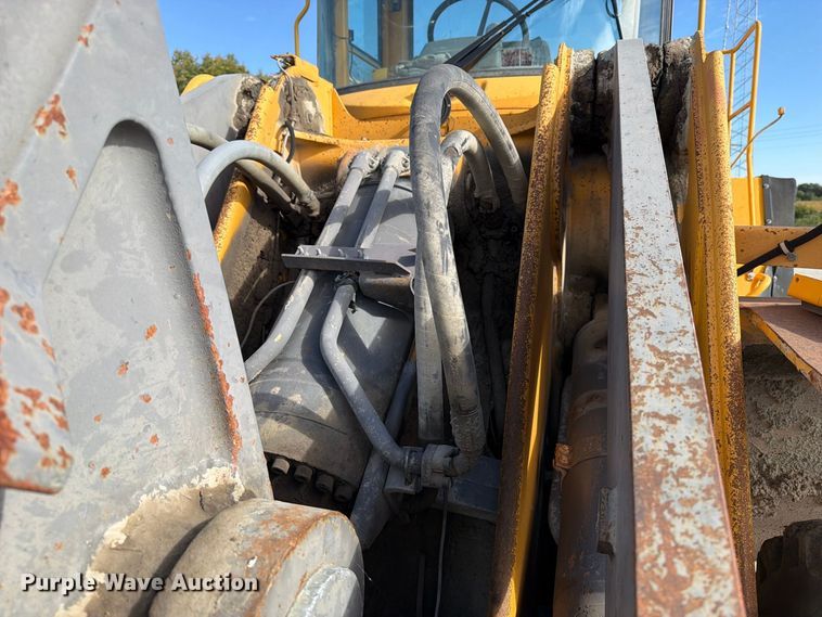 image for item DV2135 1998 Volvo L150C wheel loader