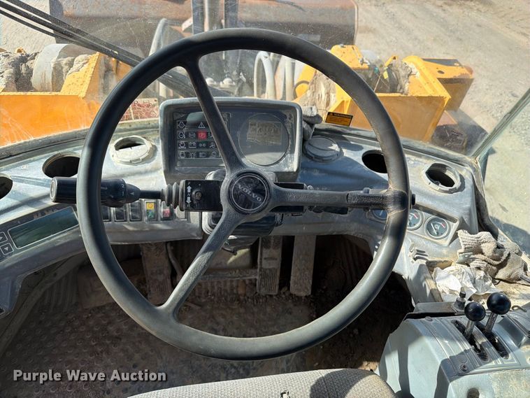 image for item DV2135 1998 Volvo L150C wheel loader