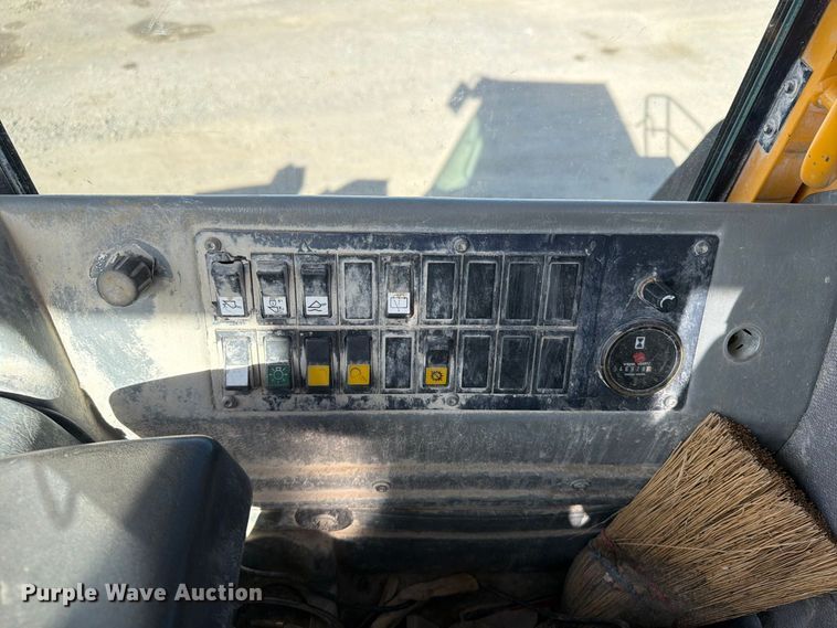 image for item DV2135 1998 Volvo L150C wheel loader