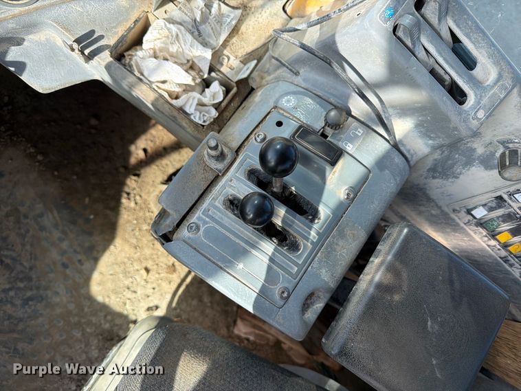image for item DV2135 1998 Volvo L150C wheel loader