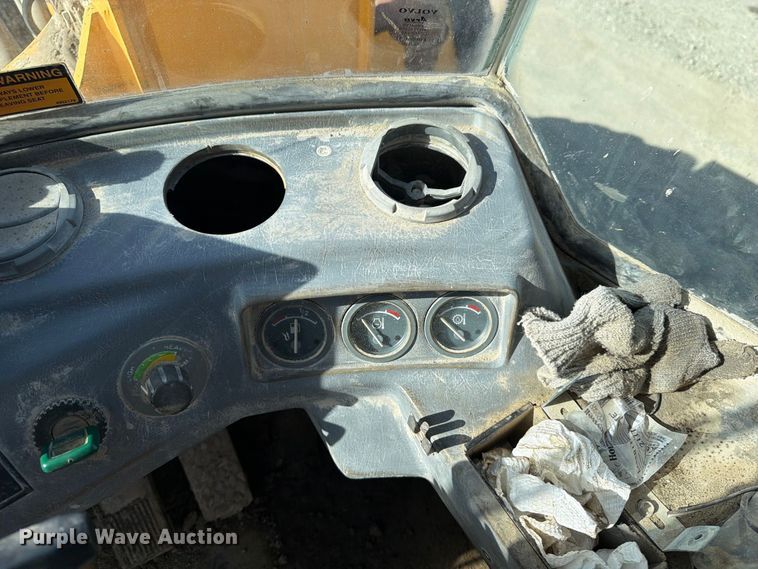 image for item DV2135 1998 Volvo L150C wheel loader