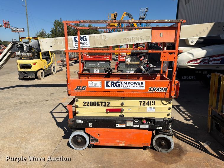 image for item DV7393 2018 JLG 1932R scissor lift