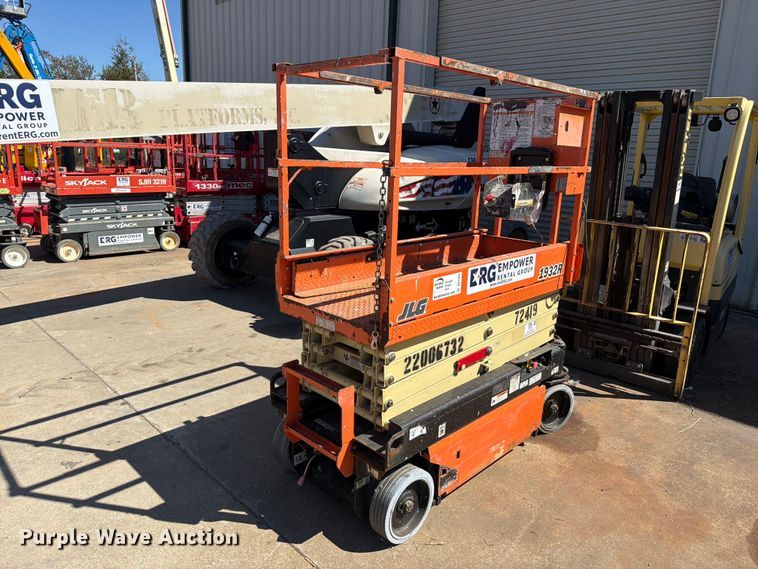 image for item DV7393 2018 JLG 1932R scissor lift