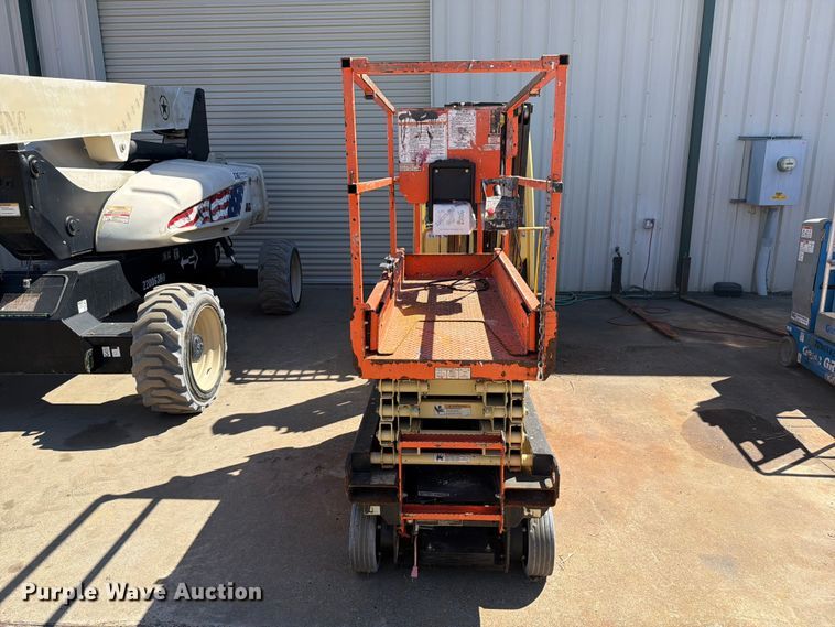 image for item DV7393 2018 JLG 1932R scissor lift