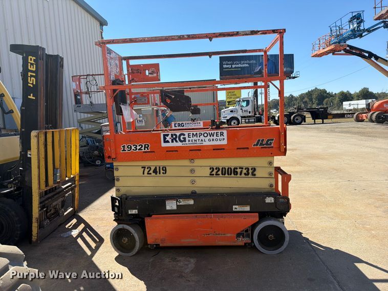 image for item DV7393 2018 JLG 1932R scissor lift