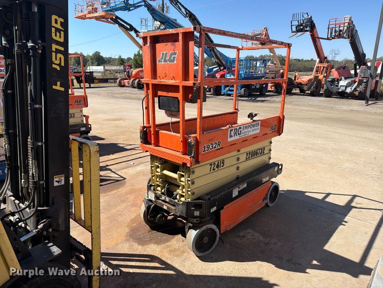 image for item DV7393 2018 JLG 1932R scissor lift