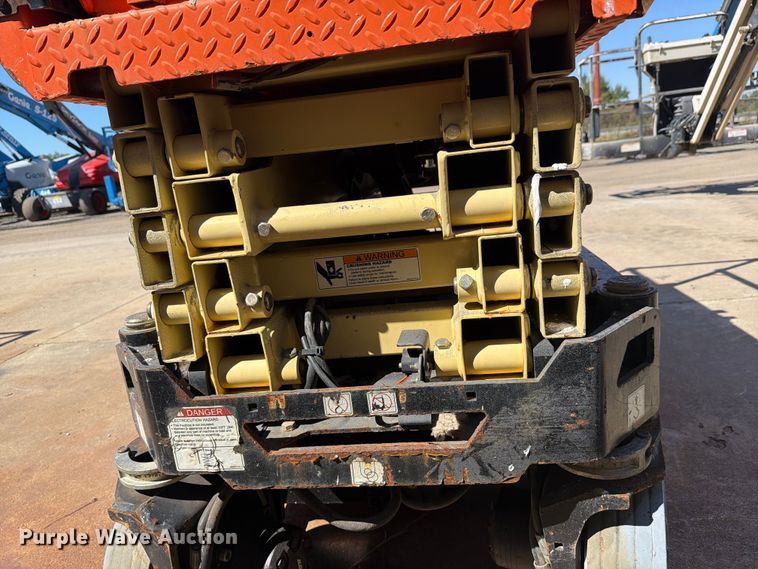 image for item DV7393 2018 JLG 1932R scissor lift