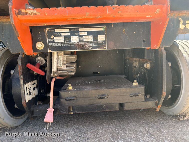 image for item DV7393 2018 JLG 1932R scissor lift