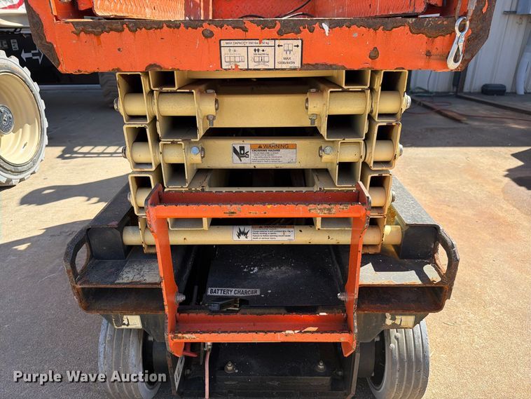 image for item DV7393 2018 JLG 1932R scissor lift