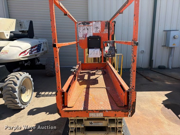 image for item DV7393 2018 JLG 1932R scissor lift
