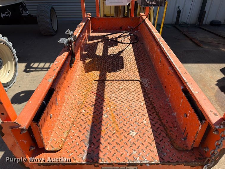 image for item DV7393 2018 JLG 1932R scissor lift