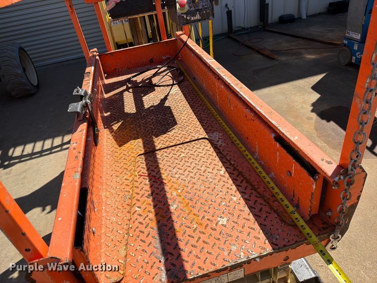 image for item DV7393 2018 JLG 1932R scissor lift