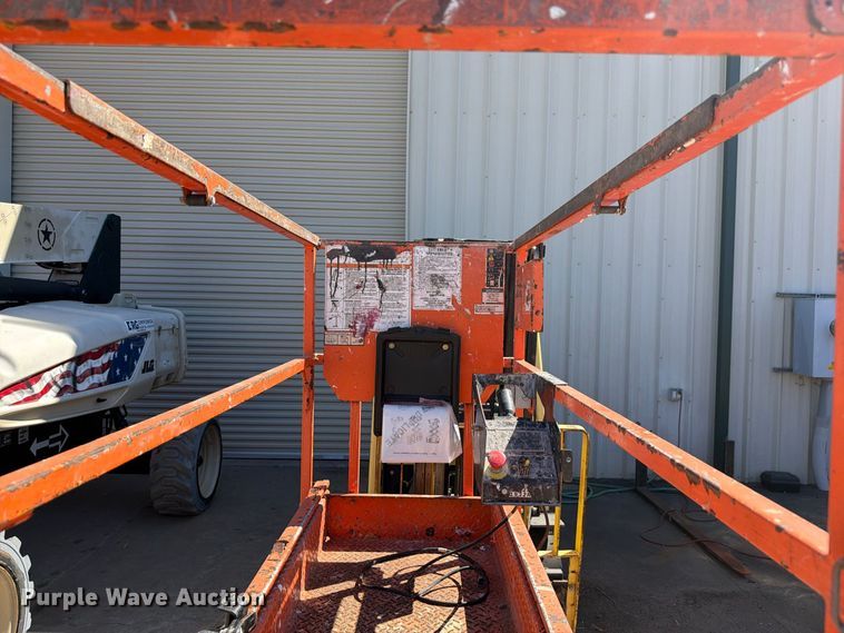 image for item DV7393 2018 JLG 1932R scissor lift