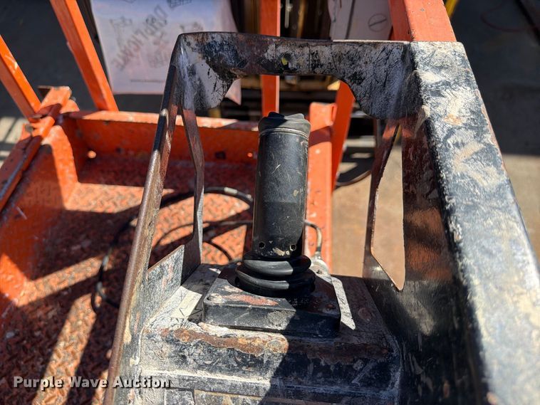 image for item DV7393 2018 JLG 1932R scissor lift