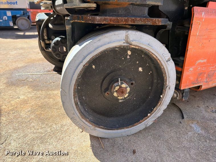 image for item DV7393 2018 JLG 1932R scissor lift