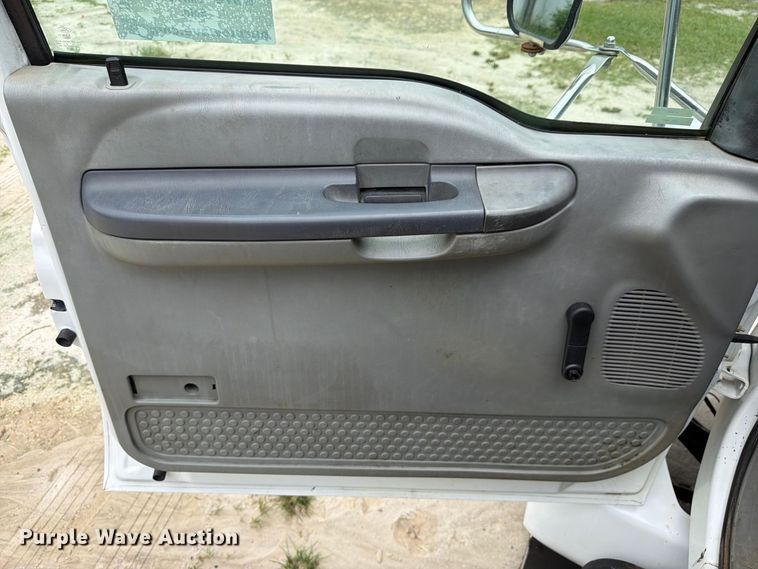 image for item DV7398 2008 Ford F650 Crew Cab utility / service truck