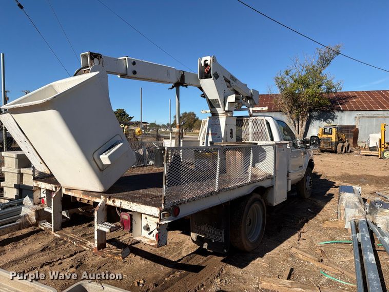 image for item DV8683 1999 Ford F450 bucket truck