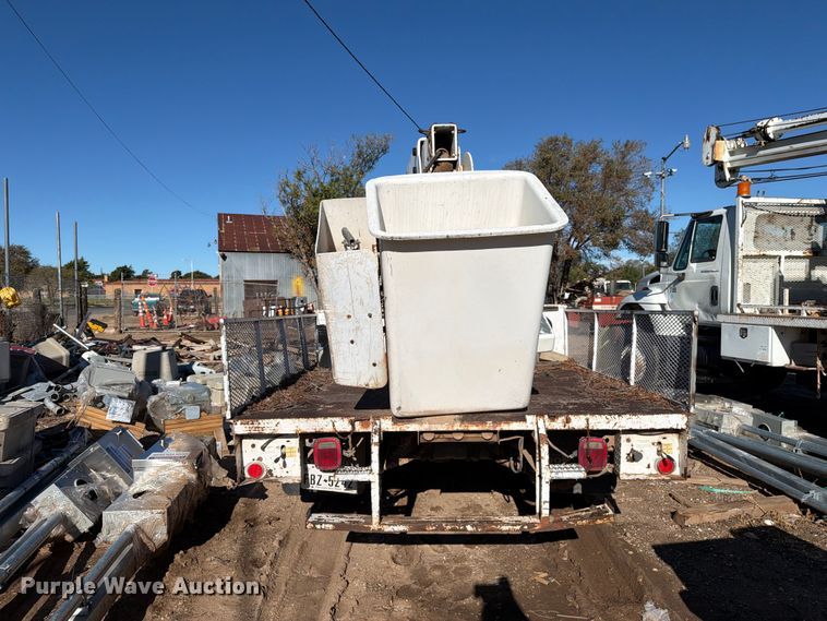 image for item DV8683 1999 Ford F450 bucket truck