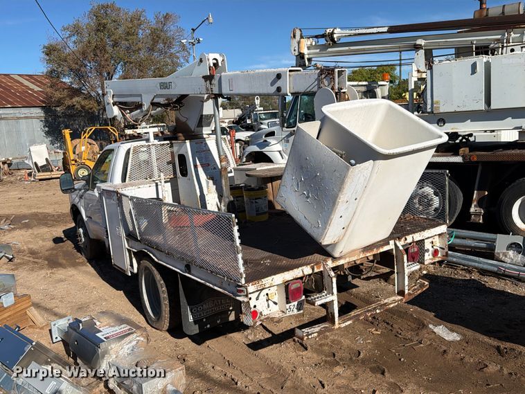image for item DV8683 1999 Ford F450 bucket truck