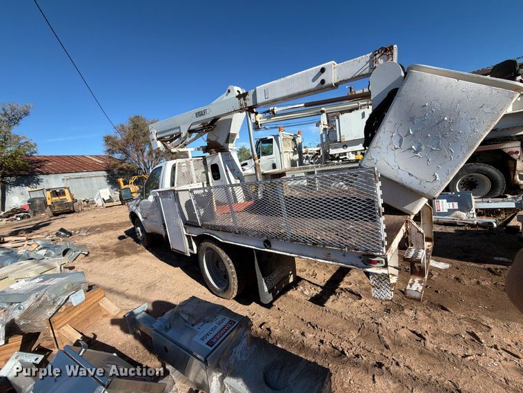 image for item DV8683 1999 Ford F450 bucket truck