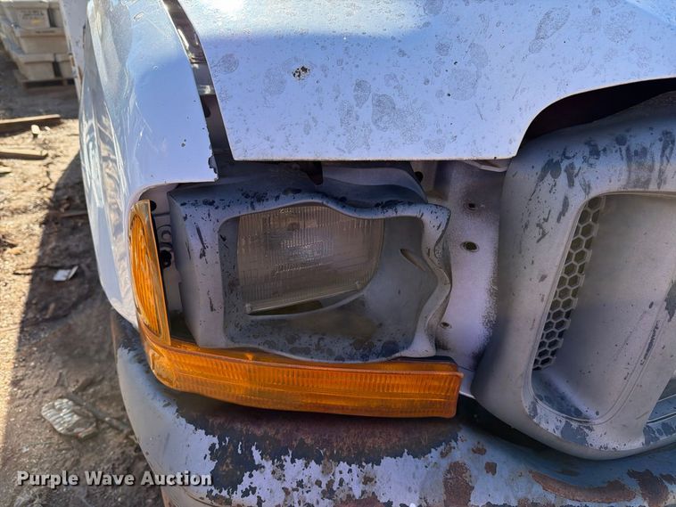 image for item DV8683 1999 Ford F450 bucket truck