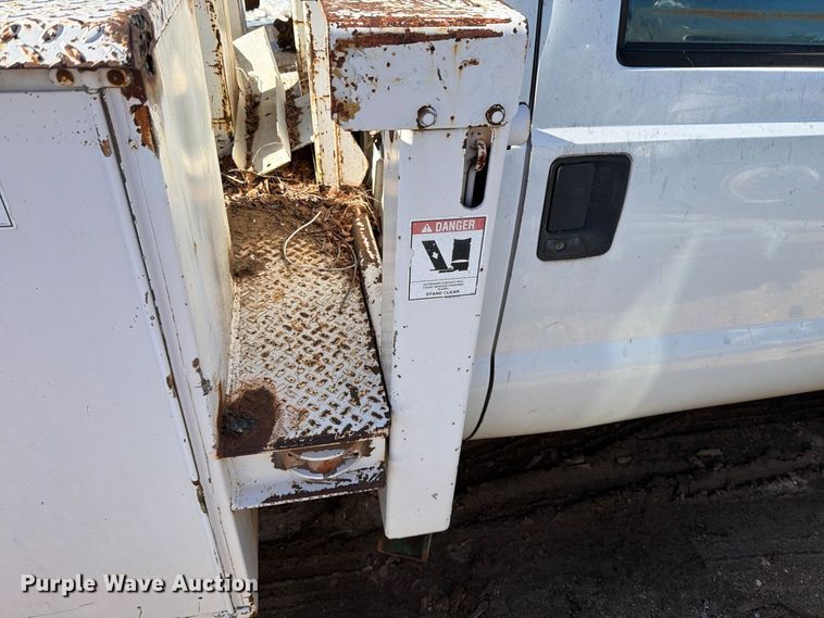image for item DV8683 1999 Ford F450 bucket truck