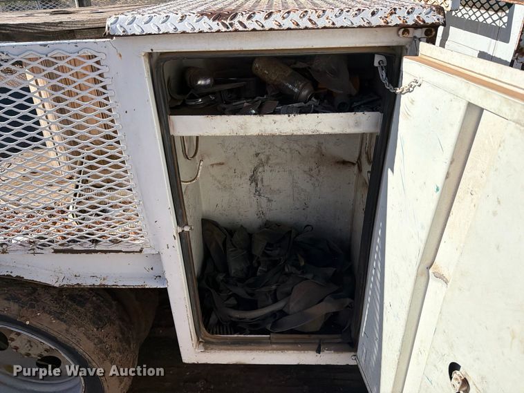 image for item DV8683 1999 Ford F450 bucket truck