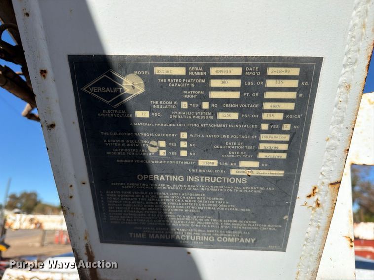 image for item DV8683 1999 Ford F450 bucket truck
