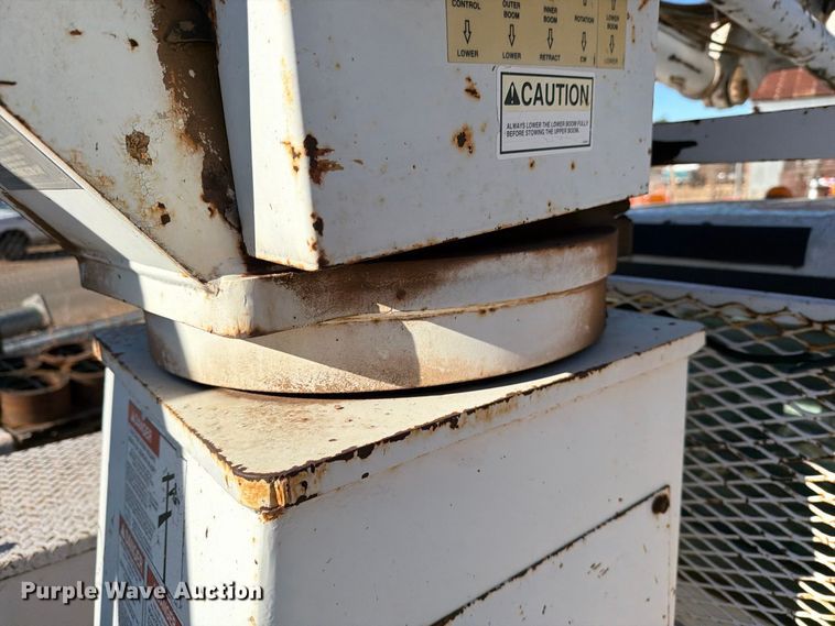 image for item DV8683 1999 Ford F450 bucket truck