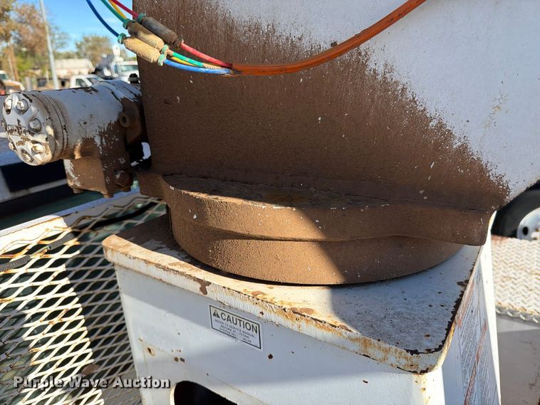 image for item DV8683 1999 Ford F450 bucket truck