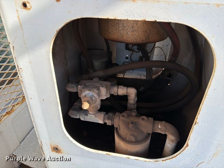 image for item DV8683 1999 Ford F450 bucket truck