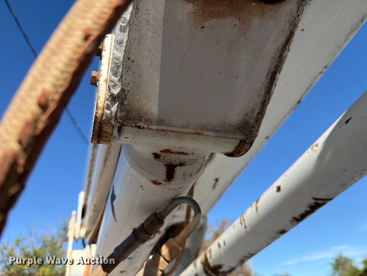image for item DV8683 1999 Ford F450 bucket truck