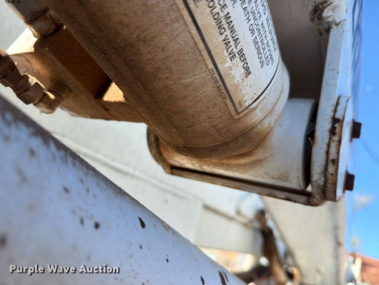 image for item DV8683 1999 Ford F450 bucket truck