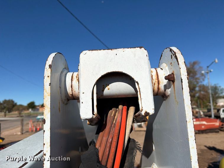 image for item DV8683 1999 Ford F450 bucket truck