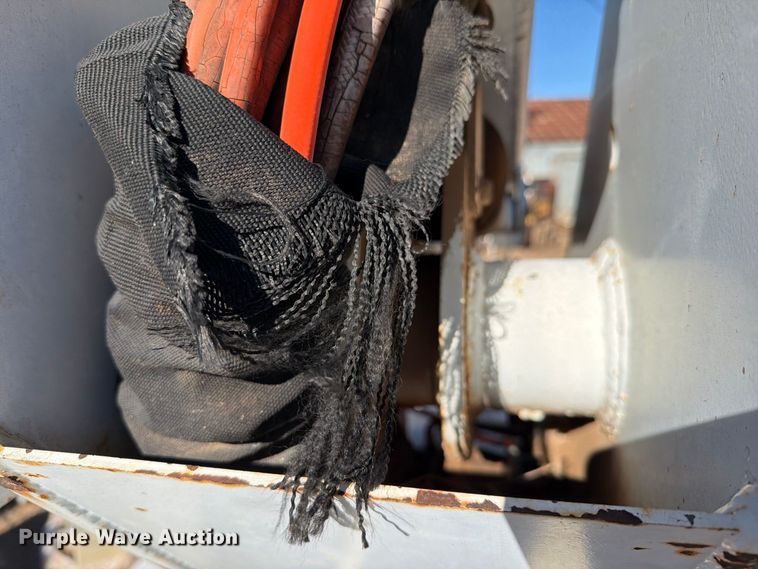 image for item DV8683 1999 Ford F450 bucket truck