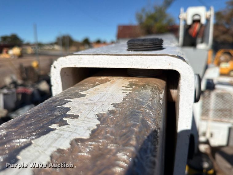 image for item DV8683 1999 Ford F450 bucket truck