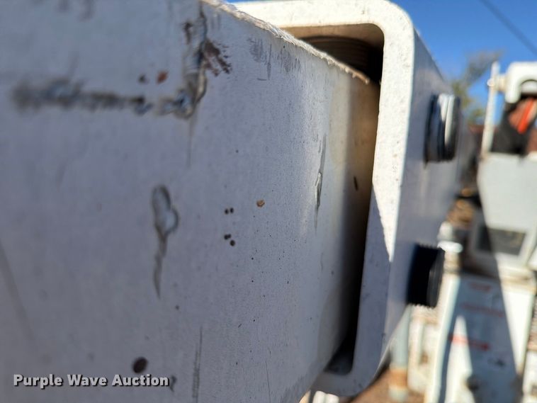 image for item DV8683 1999 Ford F450 bucket truck