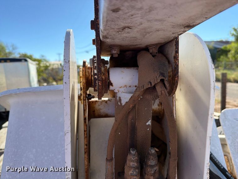 image for item DV8683 1999 Ford F450 bucket truck