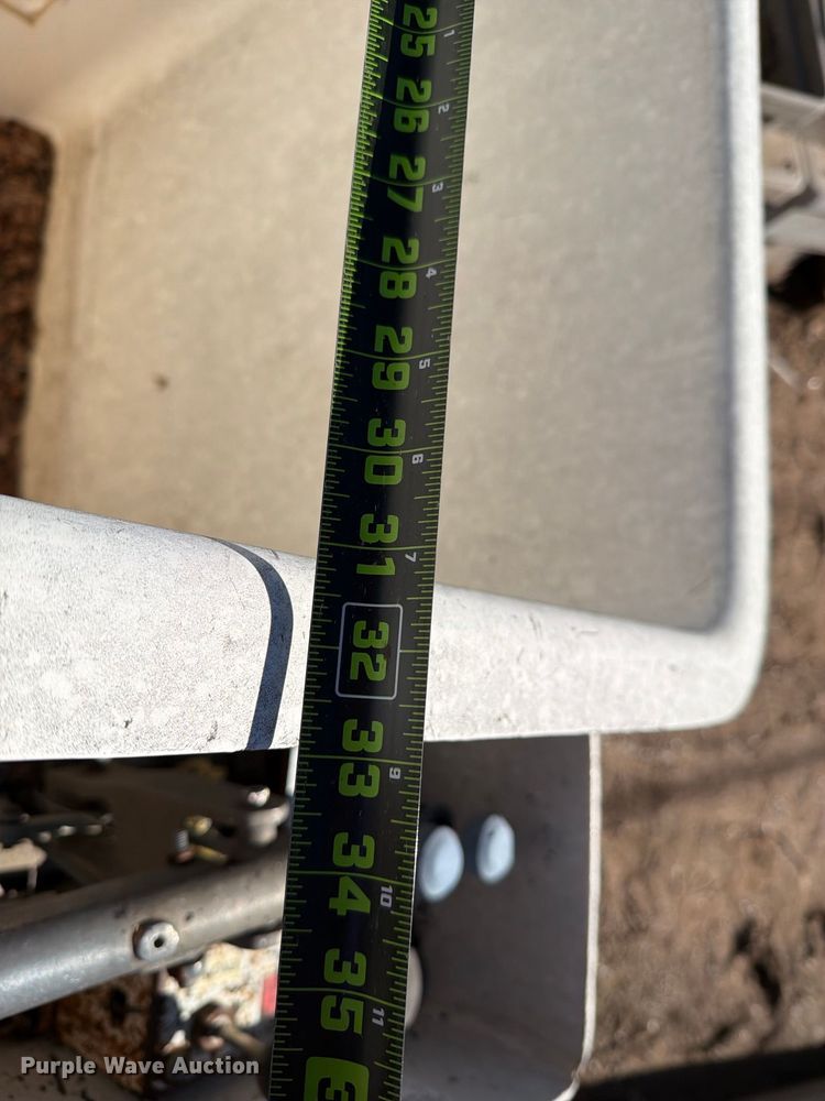 image for item DV8683 1999 Ford F450 bucket truck